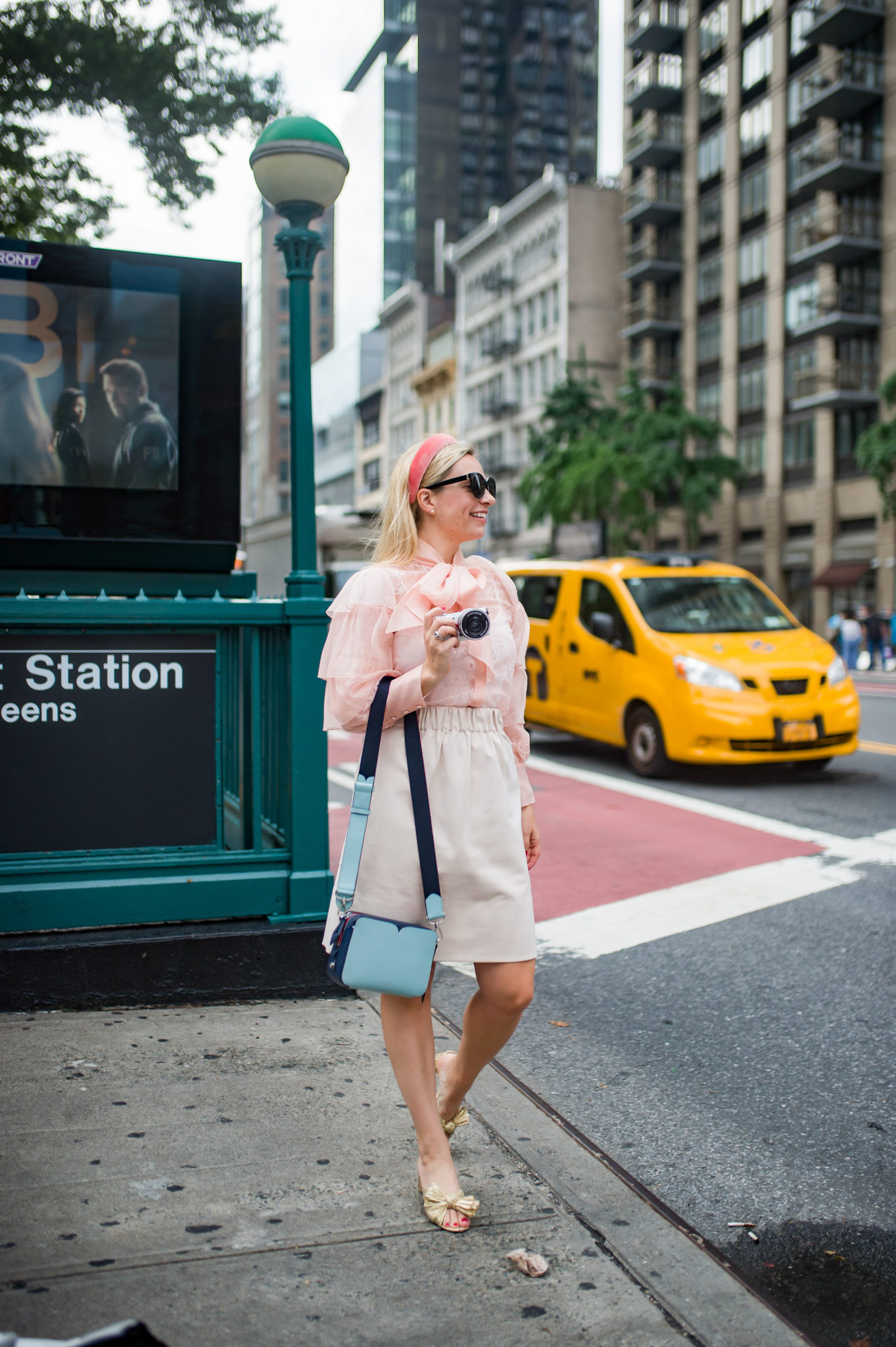 Kate Spade New York Camera Bag Black : : Fashion